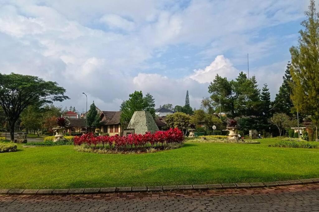 Designer Villa Tokyo Cianjur Εξωτερικό φωτογραφία
