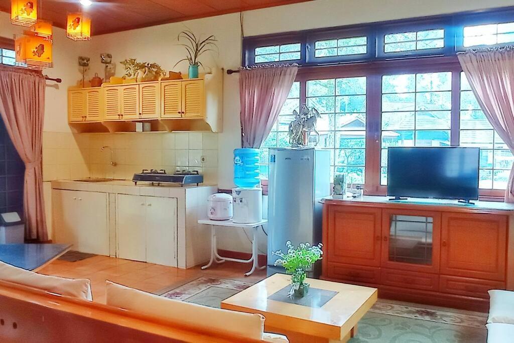 Designer Villa Tokyo Cianjur Εξωτερικό φωτογραφία
