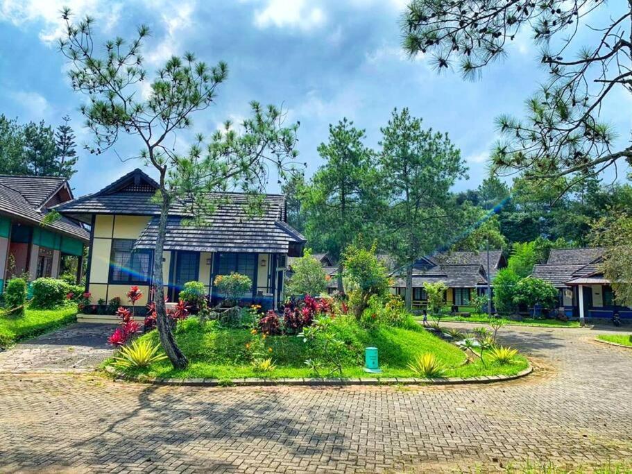 Designer Villa Tokyo Cianjur Εξωτερικό φωτογραφία