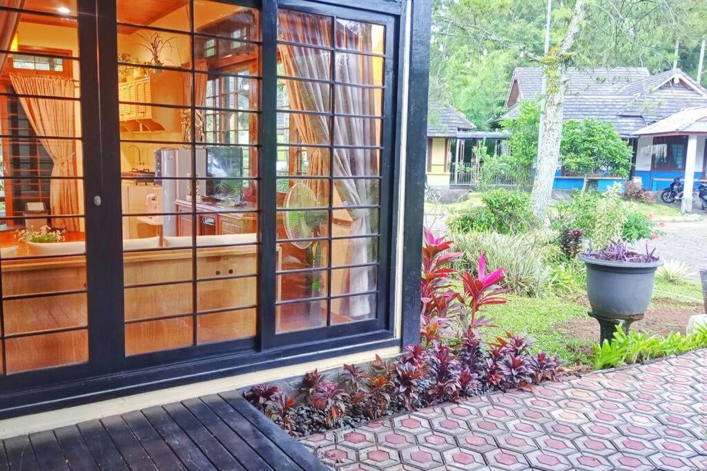 Designer Villa Tokyo Cianjur Εξωτερικό φωτογραφία