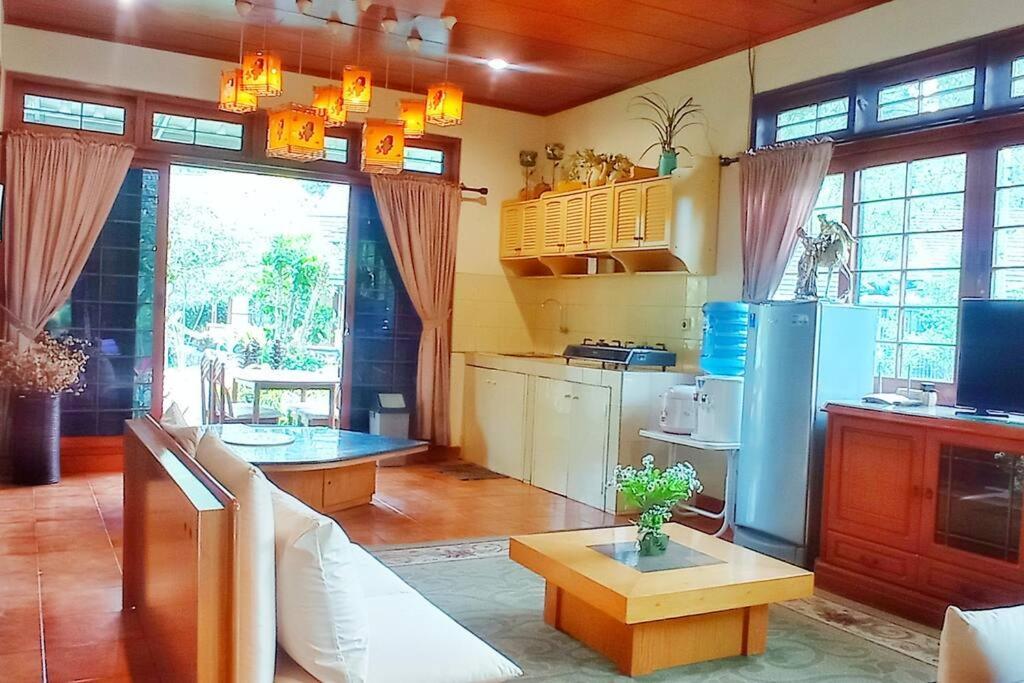 Designer Villa Tokyo Cianjur Εξωτερικό φωτογραφία