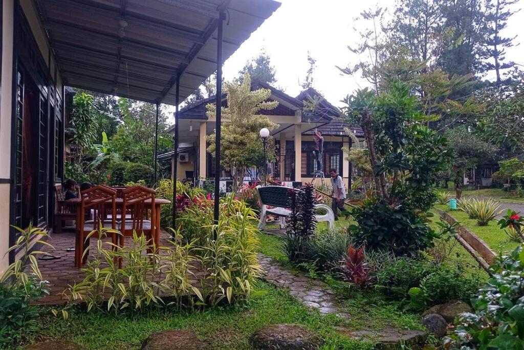 Designer Villa Tokyo Cianjur Εξωτερικό φωτογραφία