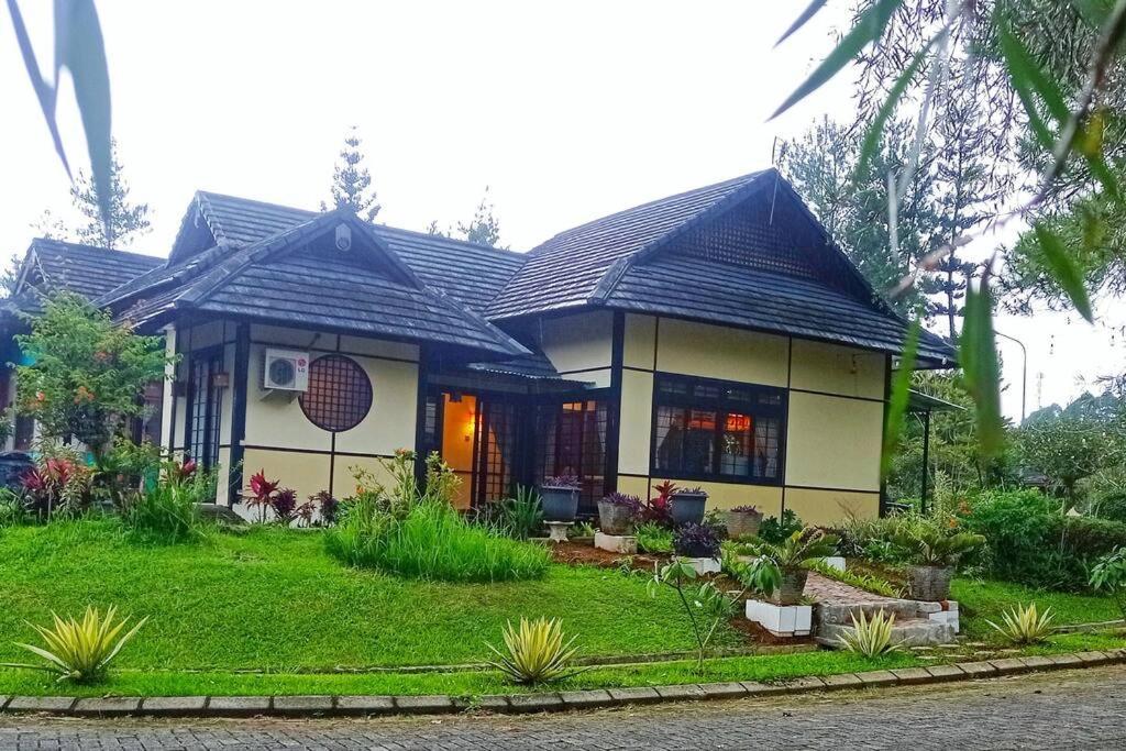 Designer Villa Tokyo Cianjur Εξωτερικό φωτογραφία