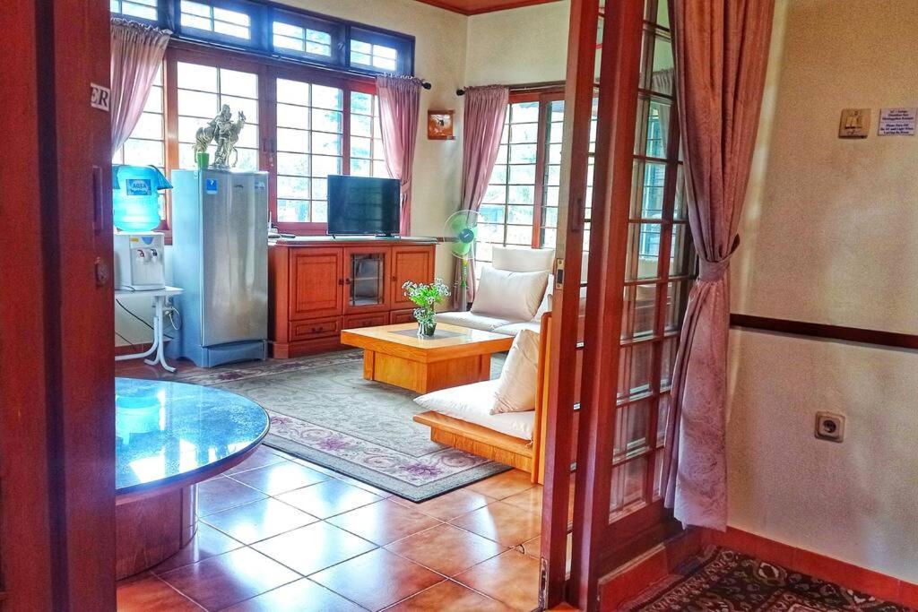 Designer Villa Tokyo Cianjur Εξωτερικό φωτογραφία